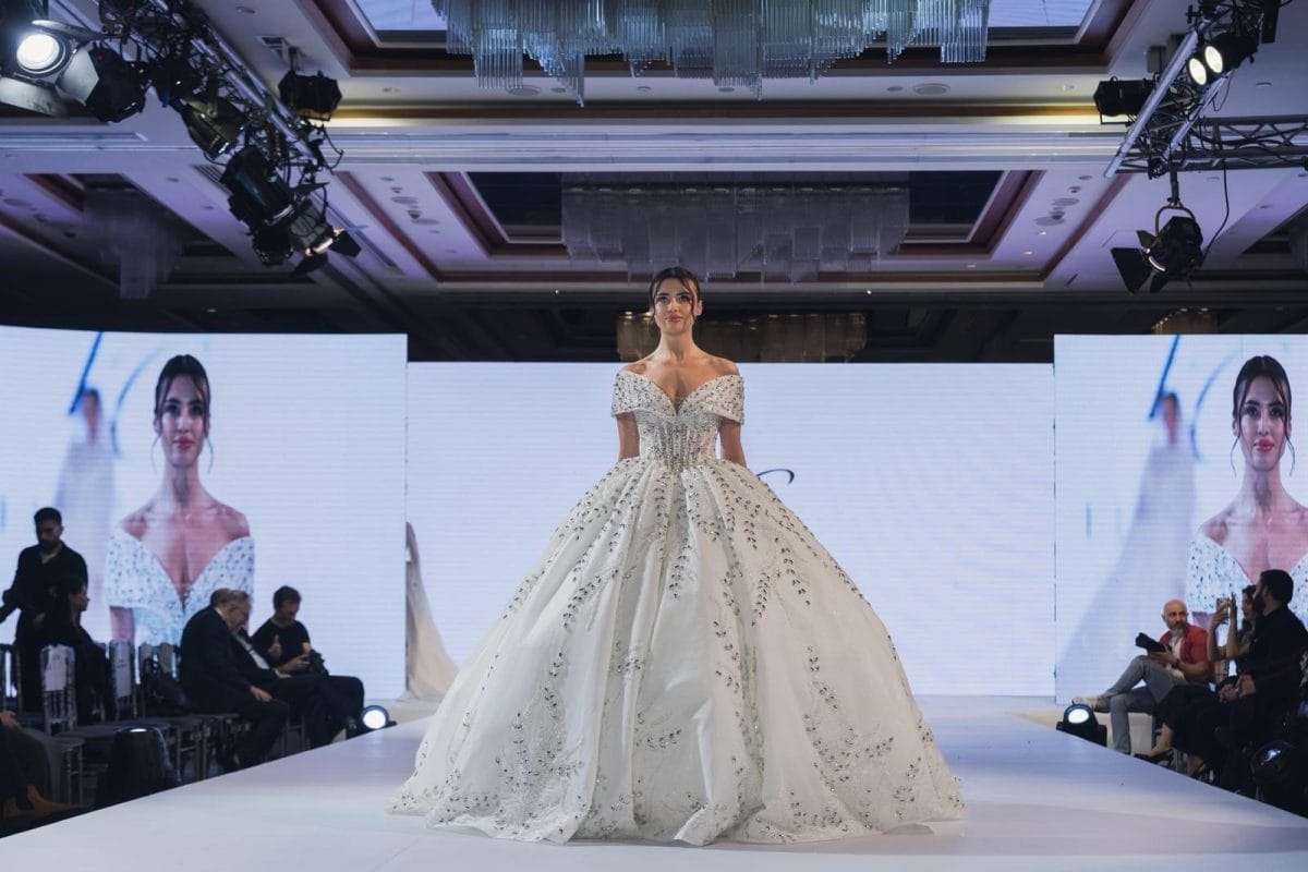 111 UÇANKUŞ MAGAZİN|Türkiye Güzeli Başak Al’dan Yılın İlk Defilesinde Masalsı Gelinlik Şov!