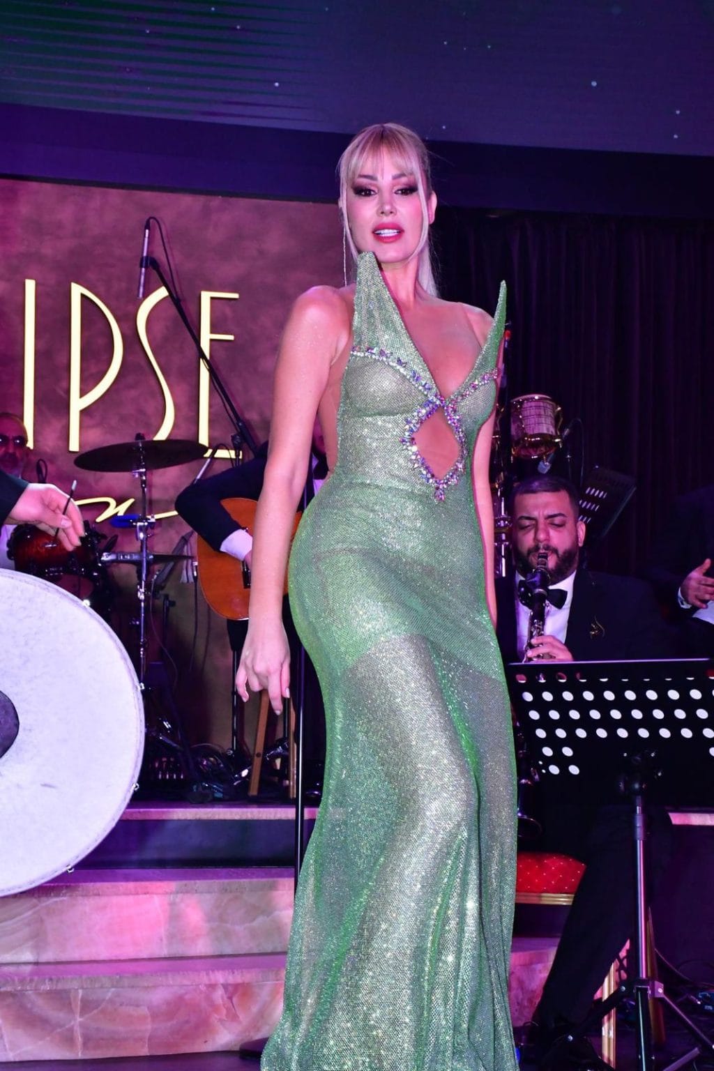 UÇANKUŞ MAGAZİN | Petek Dinçöz Batum’u Salladı: “14 Şubat’ın En Şık Kadını Benim!”