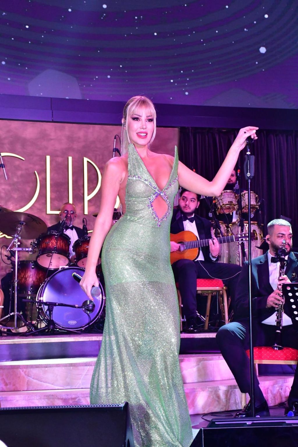 UÇANKUŞ MAGAZİN | Petek Dinçöz Batum’u Salladı: “14 Şubat’ın En Şık Kadını Benim!”